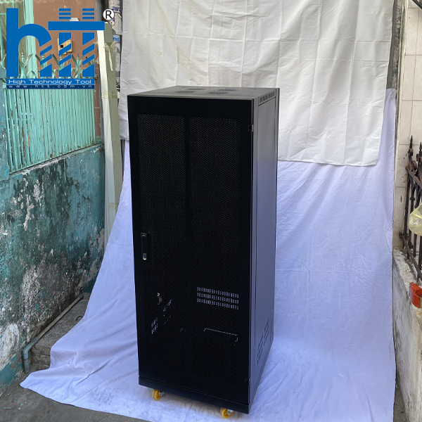 Thiết kế chuẩn 32U giúp tối ưu chiều cao lưu trữ mà vẫn tiết kiệm diện tích sàn.