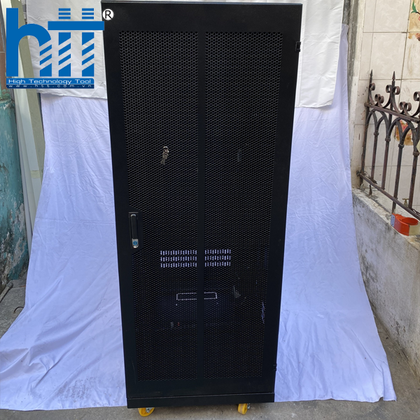 Tủ HTT Rack 19 inch 32U-D800 giúp tổ chức hạ tầng công nghệ gọn gàng và khoa học.