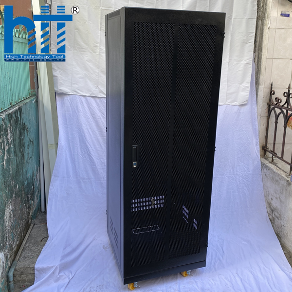 Tủ HTT Rack 19 inch 36U-D600 giúp quản lý thiết bị tập trung, gọn gàng và khoa học.