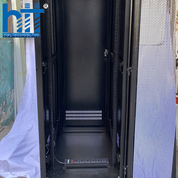 Thiết kế chuẩn 19 inch giúp Tủ HTT Rack 19 inch 36U-D800 tương thích với đa dạng thiết bị mạng hiện nay.