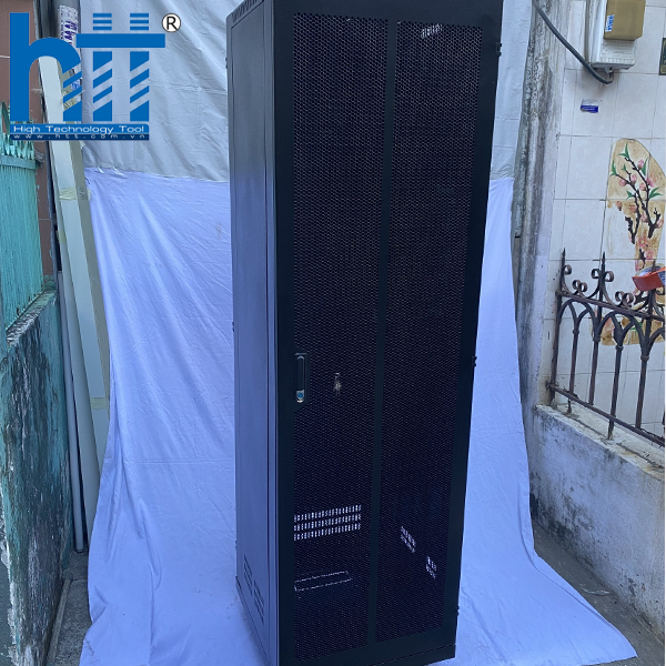 Khung thép dày mang lại khả năng chịu tải tốt, đáp ứng yêu cầu lắp đặt thiết bị nặng.