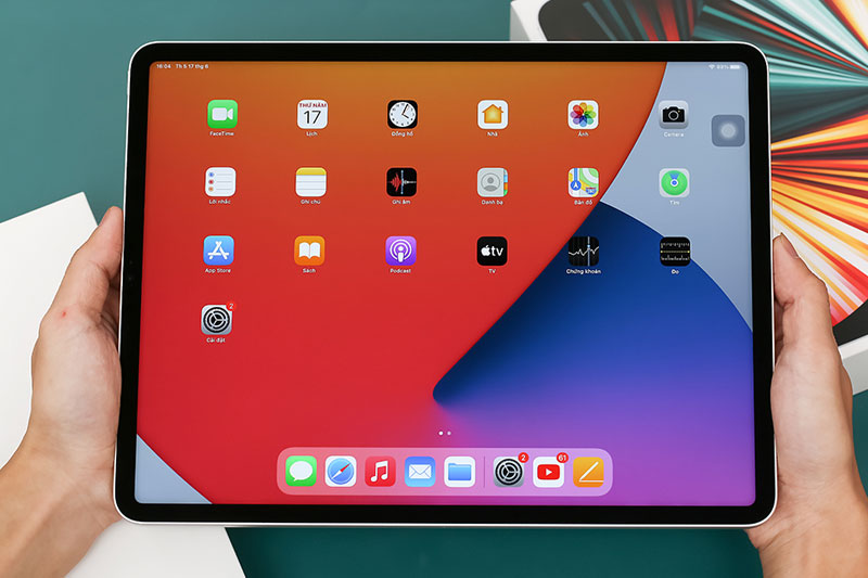 iPad Pro M1 12.9 inch WiFi Cellular 256GB (2021) | Đắm mình vào những phút giây giải trí với màn hình kích thước lên tới 12.9 inch