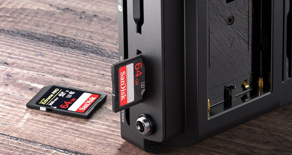 Ghi hình 4K HDR trực tiếp lên SSD với Blackmagic Video Assist 5” 12G HDR