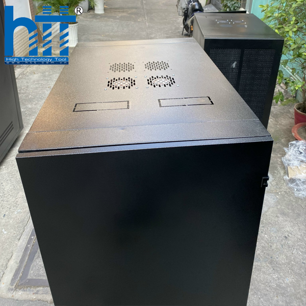 Thiết kế giúp việc quản lý cáp trở nên gọn gàng và khoa học.