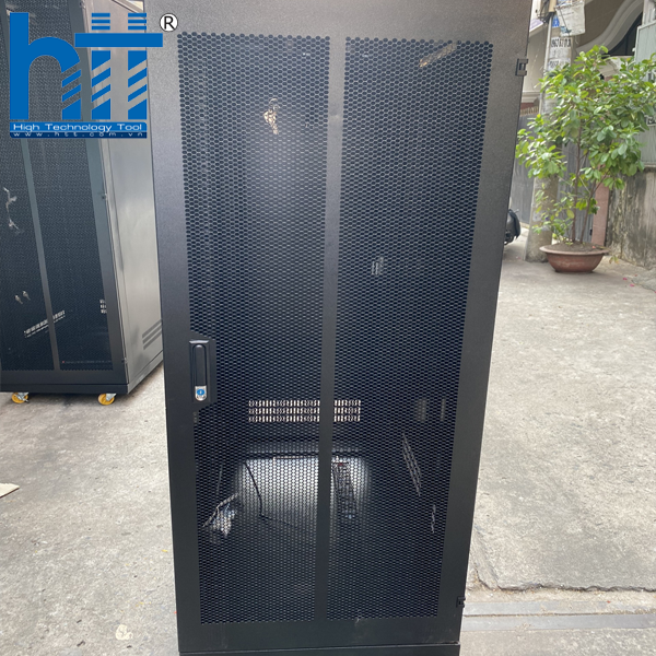 Thiết kế rack 19 inch giúp lắp đặt thiết bị nhanh chóng và chính xác.